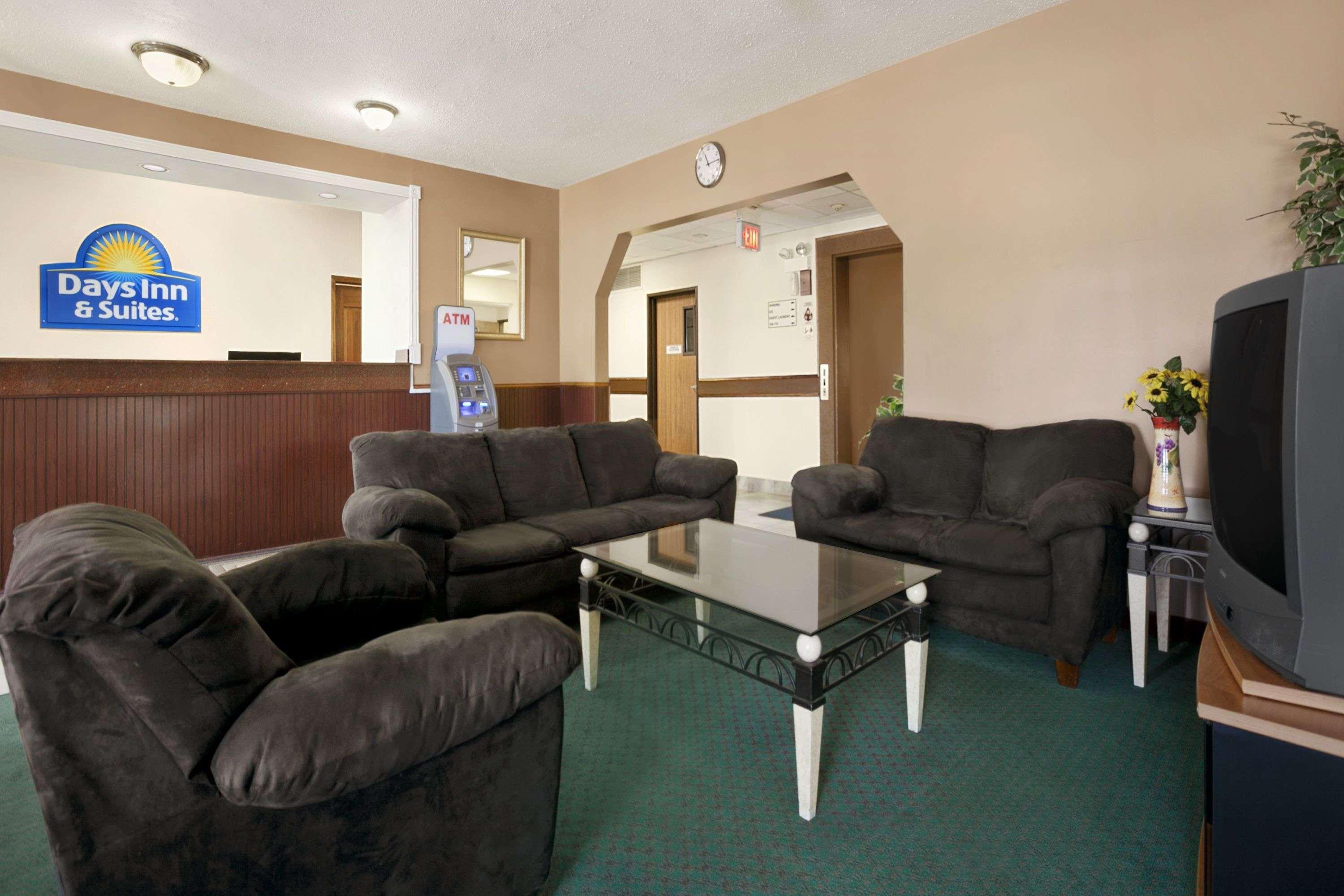 Days Inn & Suites By Wyndham Romeoville Bagian luar foto