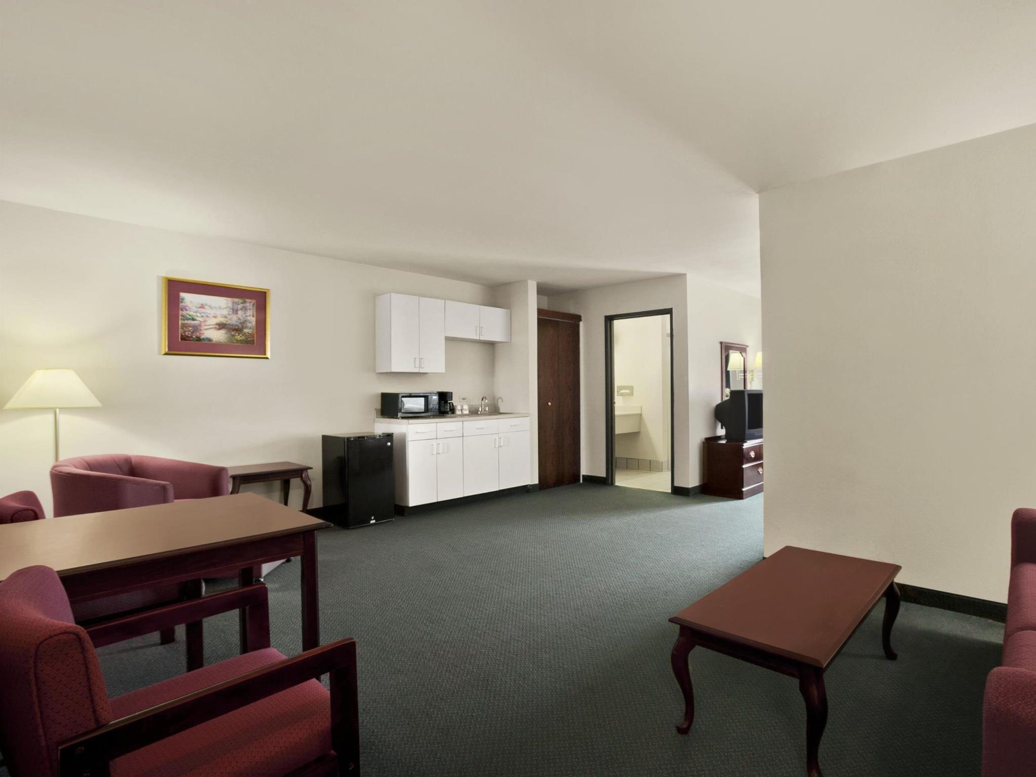 Days Inn & Suites By Wyndham Romeoville Bagian luar foto