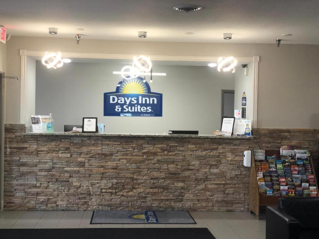 Days Inn & Suites By Wyndham Romeoville Bagian luar foto